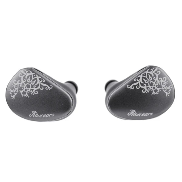 Auriculares in-ear Kiwi Ears Cadenza II con driver 1DD de 10mm y tecnología KARS 2.0, con diseño compacto y cable dorado.