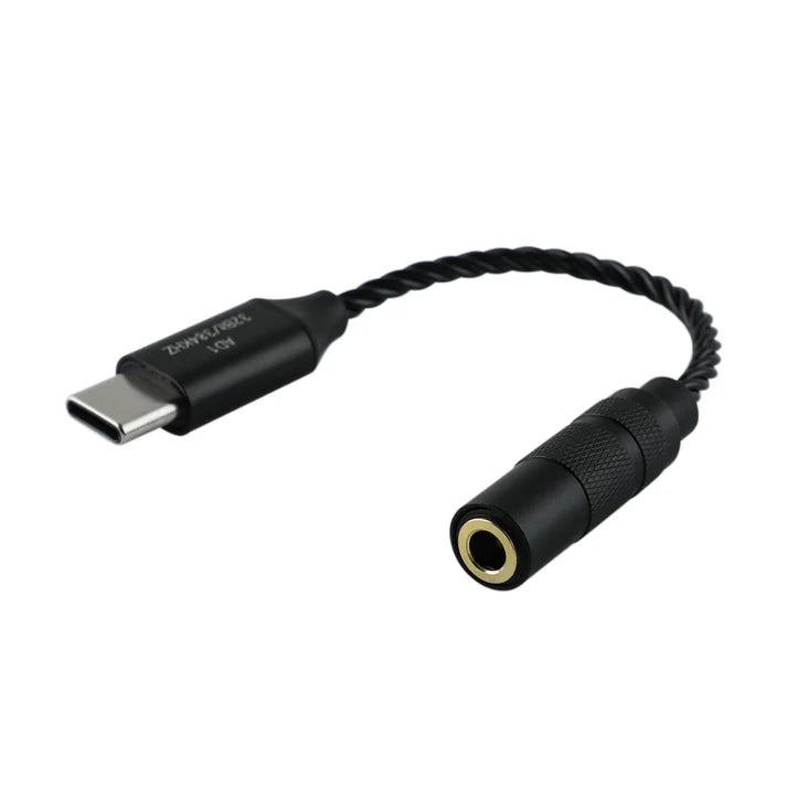 Adaptador DAC USB-C a 3.5mm Kiwi Ears AD1 para audio de alta resolución, con conectores digitales y analógicos.