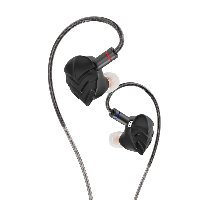 Audífonos IEM HIDIZS MK12 Turris en color negro con diafragma de magnesio de 12mm, en uso en un entorno cotidiano.