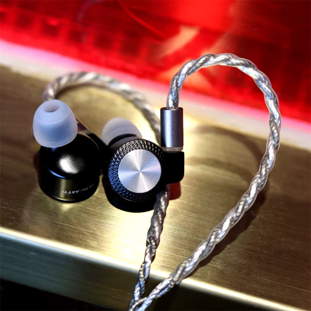 Auriculares in-ear ARTTI T10 Pro con driver planar de 14.2 mm y conectores intercambiables en imagen.