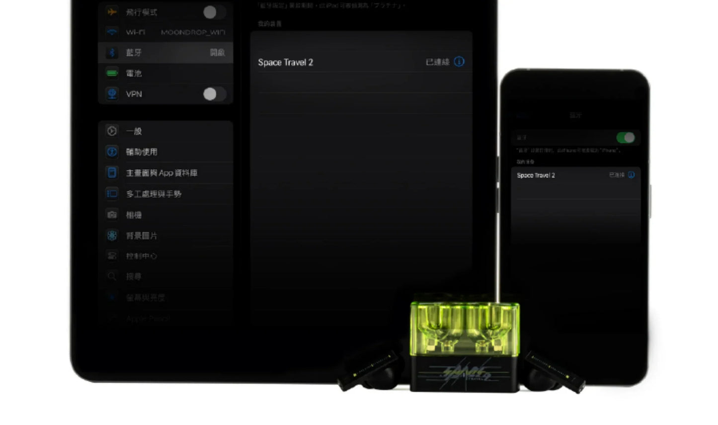 Auriculares TWS Moondrop Space Travel 2 con diseño compacto y estuche de carga, visibles en la imagen.