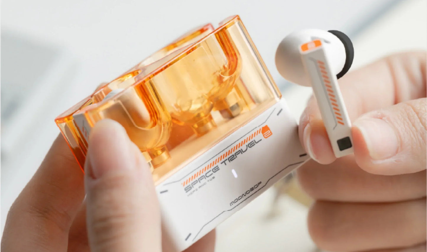 Auriculares TWS MOONDROP Space Travel 2 con diseño elegante, cancelación de ruido ANC y estuches de carga compactos.