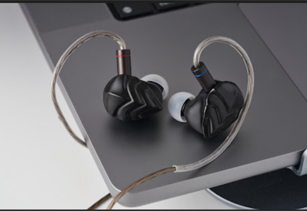 Auriculares in-ear HIDIZS MK12 Turris con diafragma dinámico de 12 mm y 91% magnesio, mostrado en la captura de pantalla.