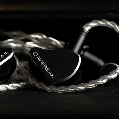 Auriculares in-ear CRINEAR CrinEar Daybreak con drivers tribrid 1DD, 2BA y 2 micro-planar tweeters, diseño elegante y premium.