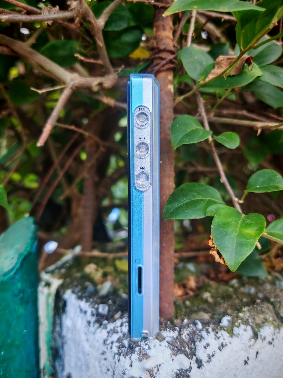 Reproductor de audio digital FIIO JM21 con Android 13 y Snapdragon 680, pantalla y controles en la parte frontal.